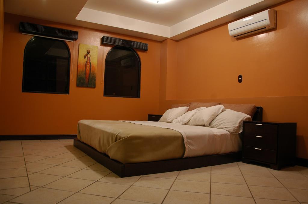 Alajuela Backpackers Airport Hostel エクステリア 写真