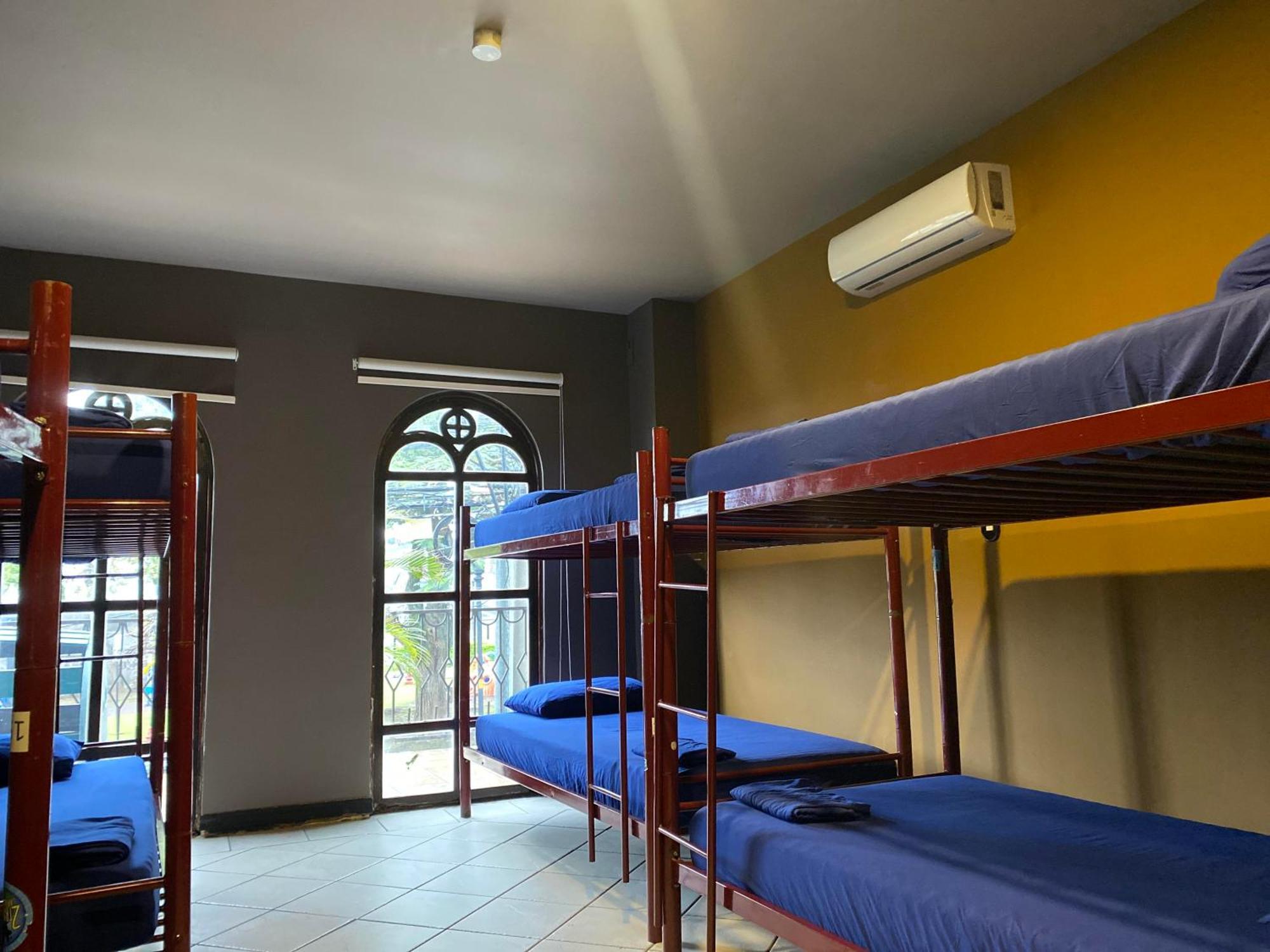 Alajuela Backpackers Airport Hostel エクステリア 写真
