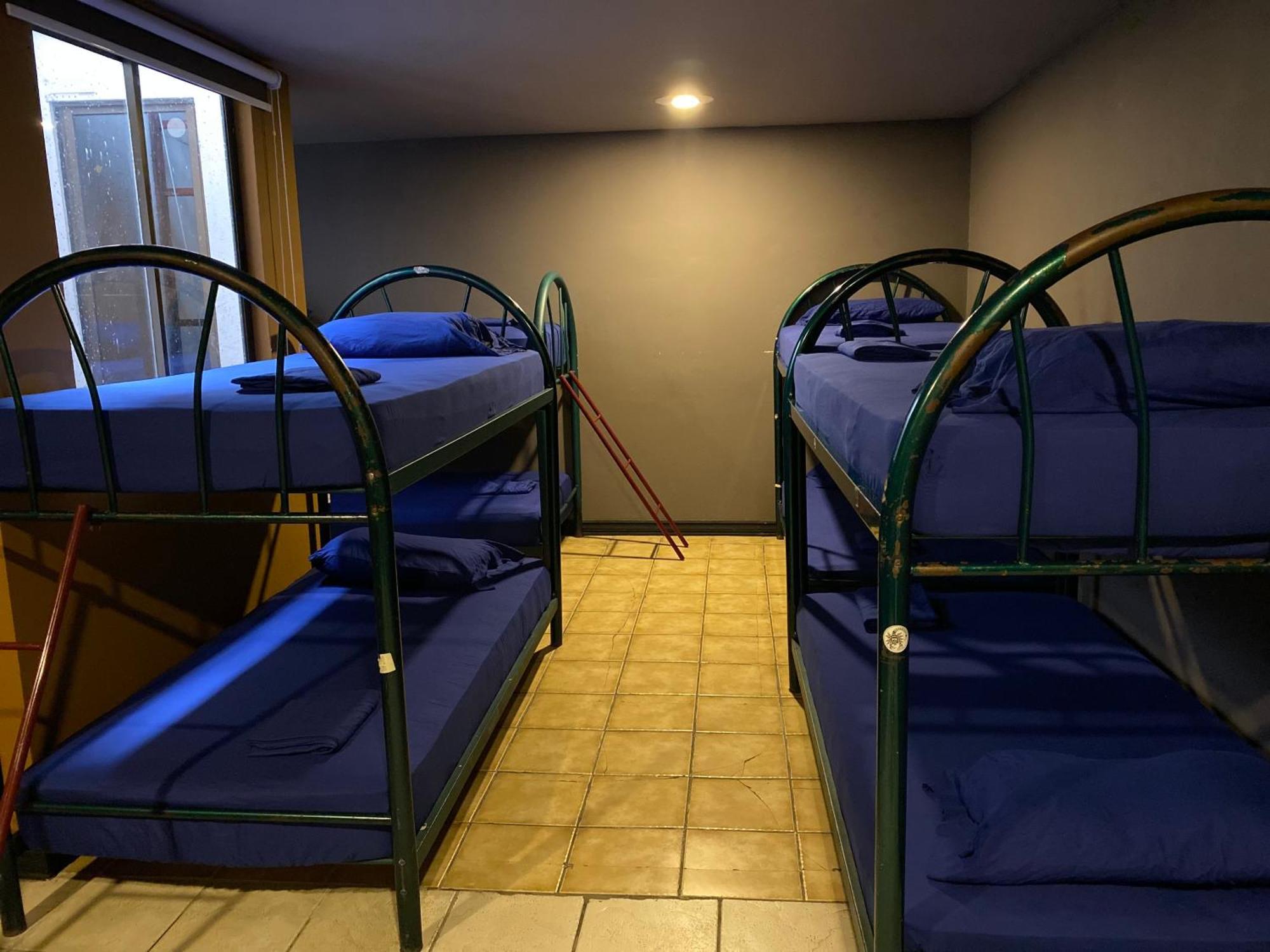 Alajuela Backpackers Airport Hostel エクステリア 写真