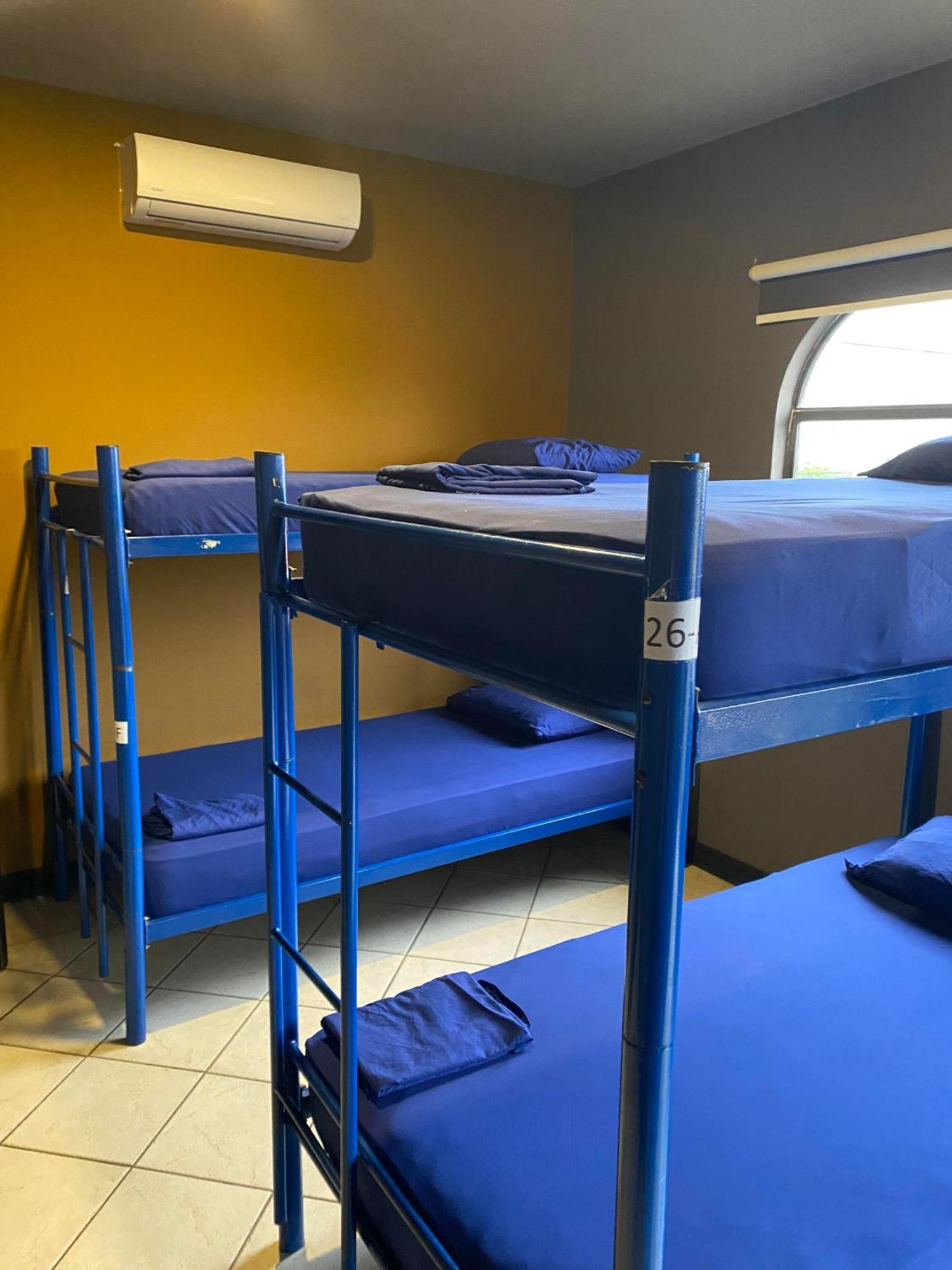Alajuela Backpackers Airport Hostel エクステリア 写真