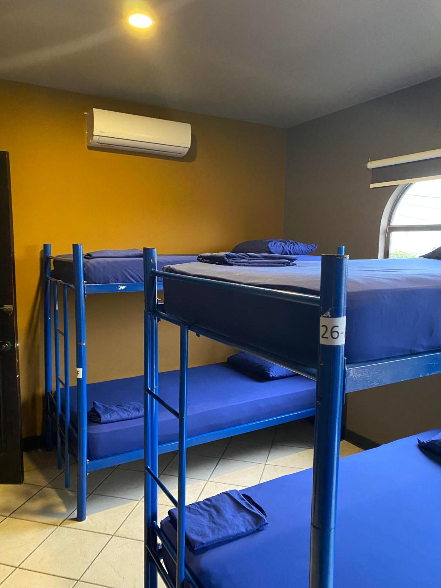 Alajuela Backpackers Airport Hostel エクステリア 写真