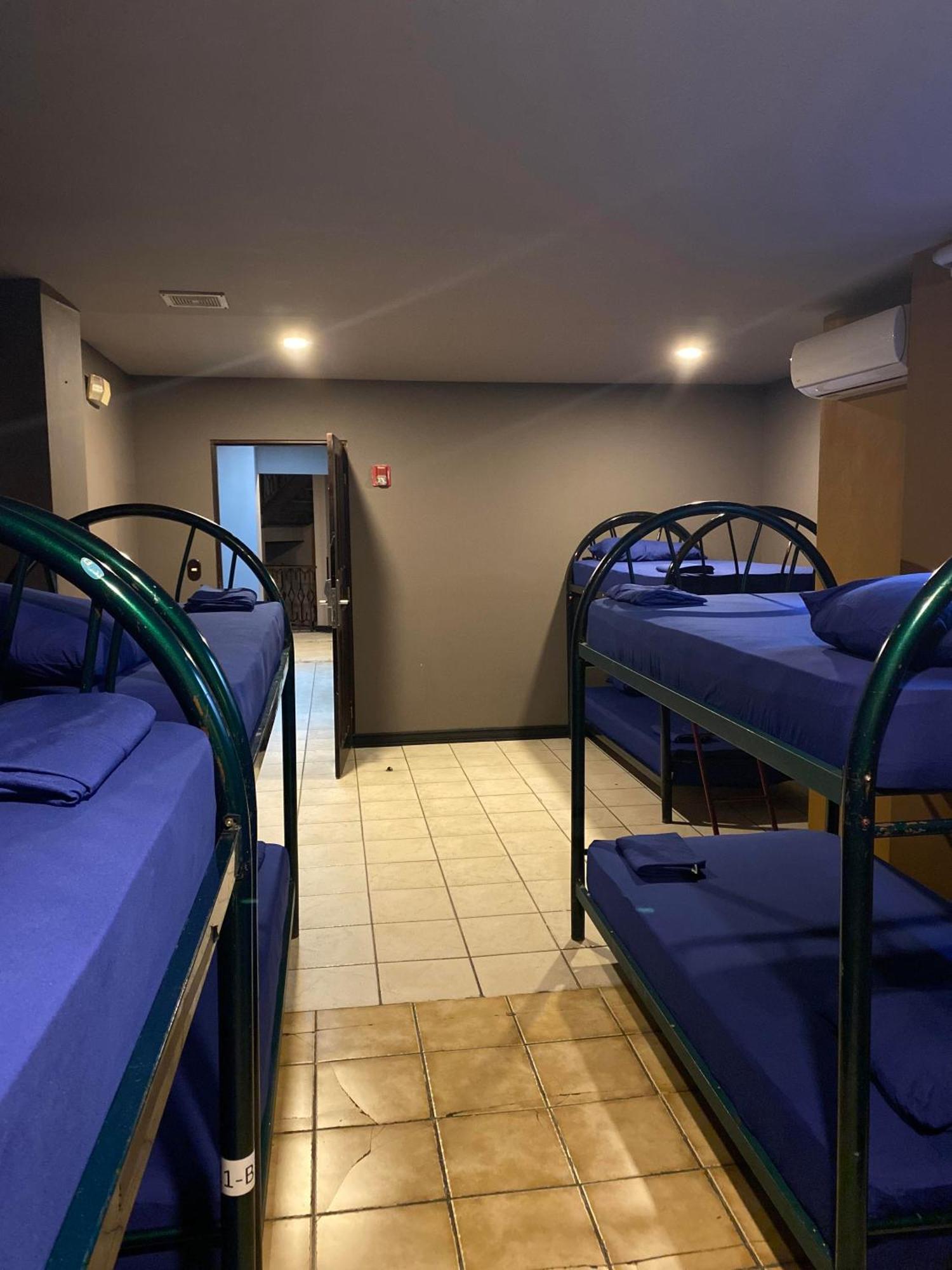 Alajuela Backpackers Airport Hostel エクステリア 写真
