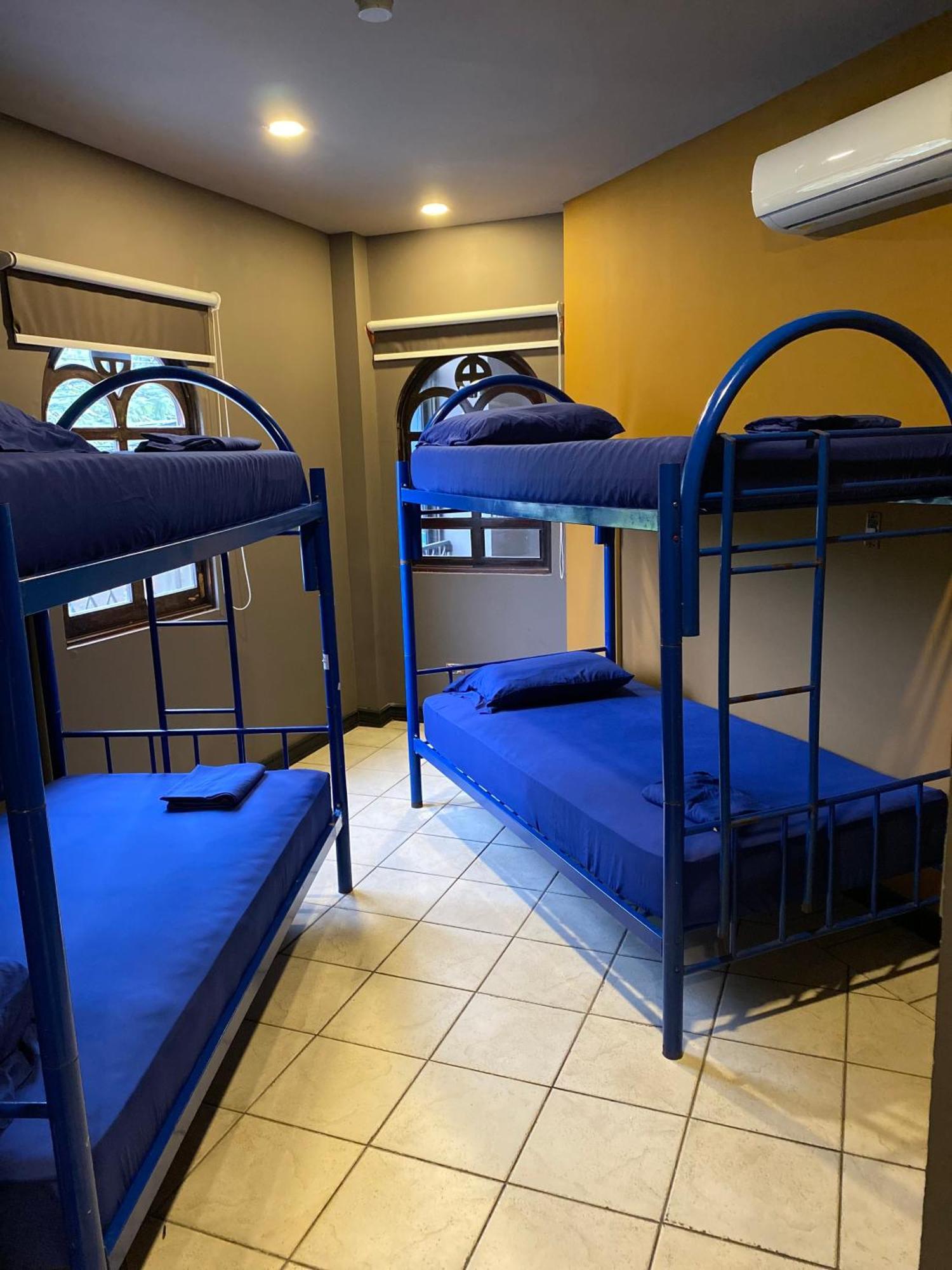 Alajuela Backpackers Airport Hostel エクステリア 写真