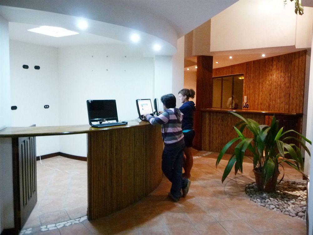 Alajuela Backpackers Airport Hostel エクステリア 写真