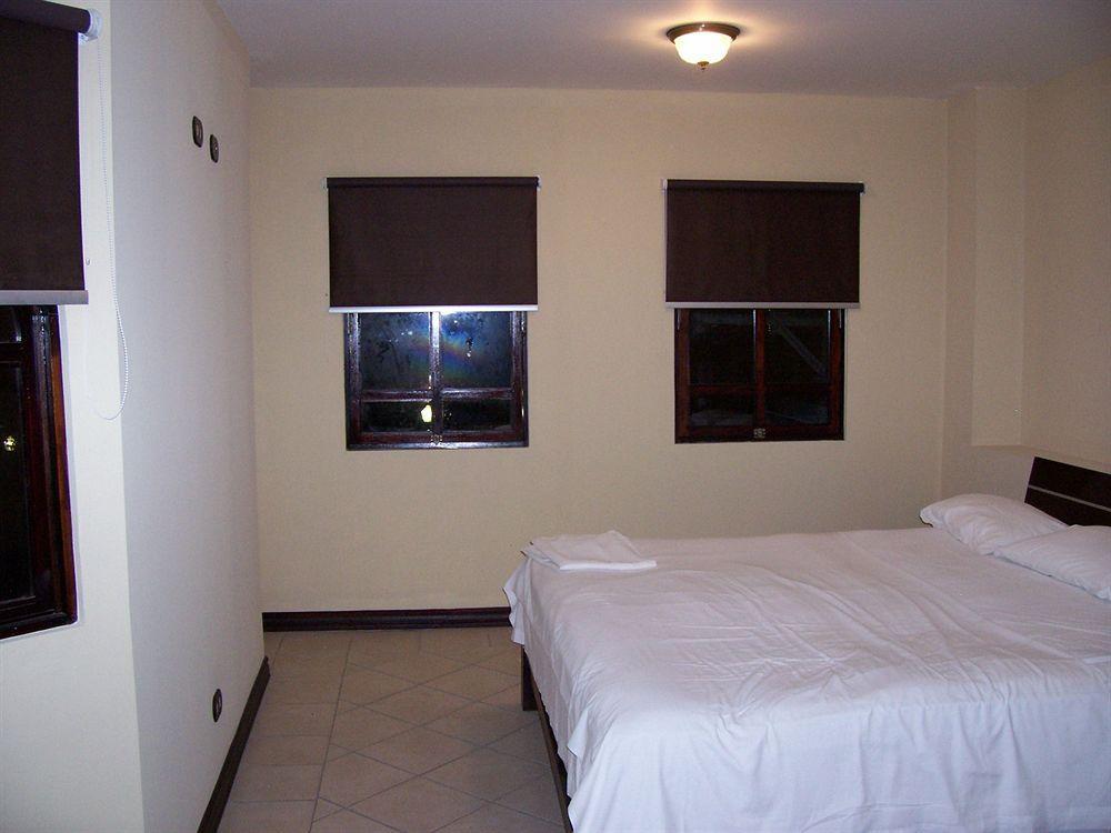 Alajuela Backpackers Airport Hostel エクステリア 写真