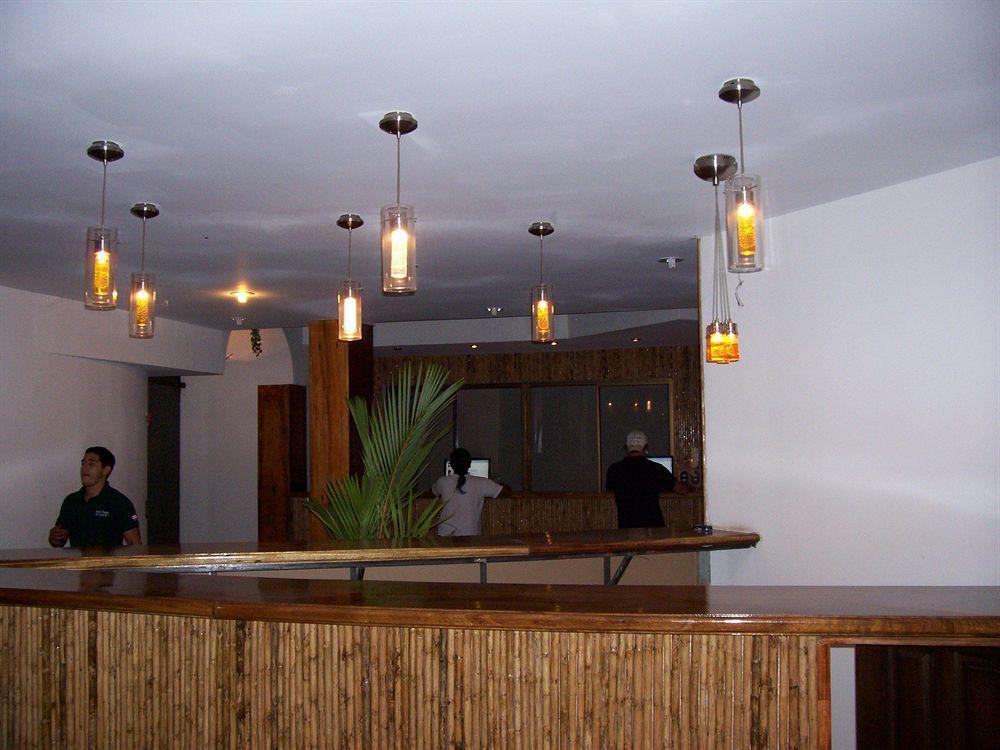 Alajuela Backpackers Airport Hostel エクステリア 写真