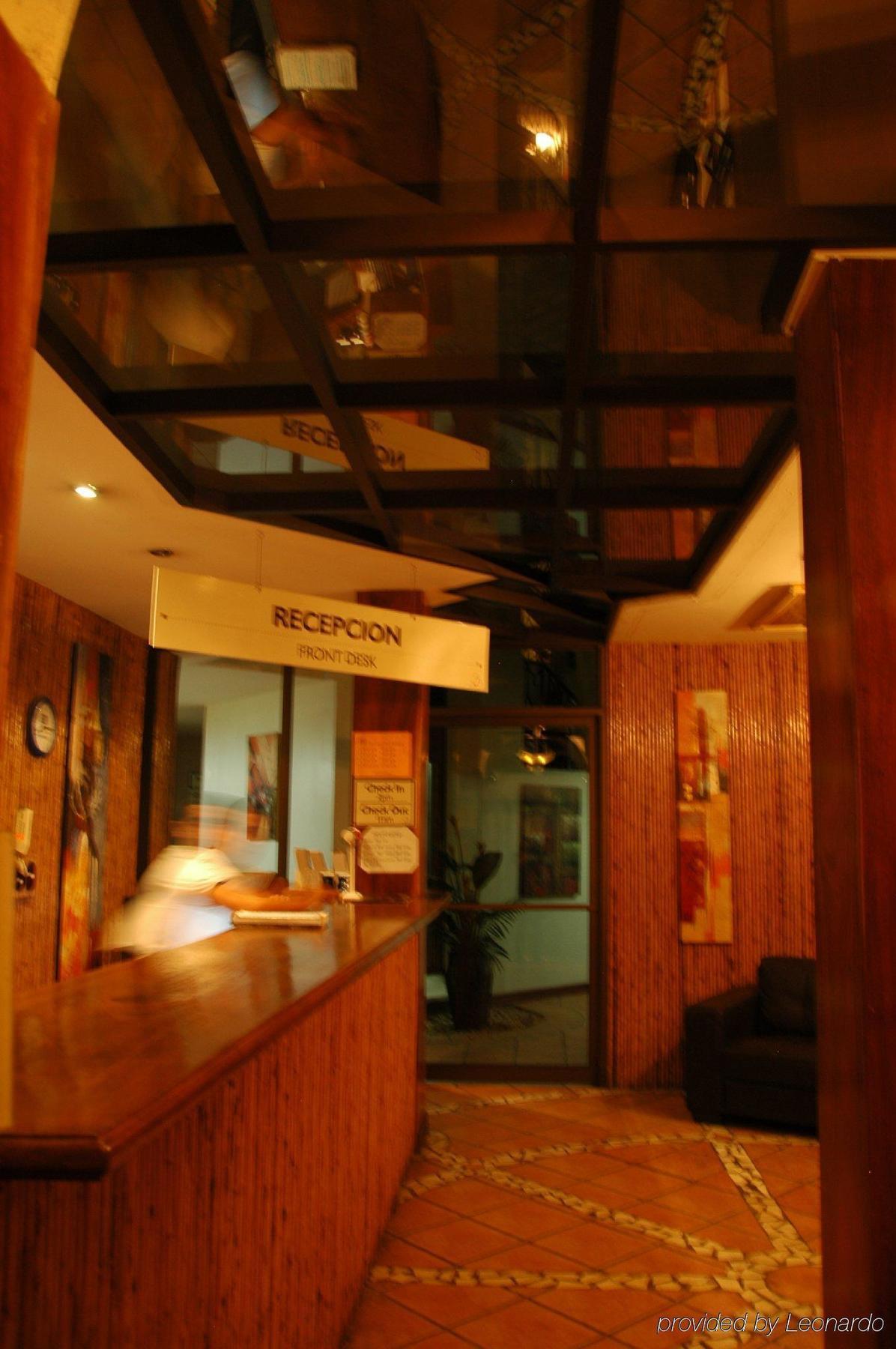 Alajuela Backpackers Airport Hostel エクステリア 写真